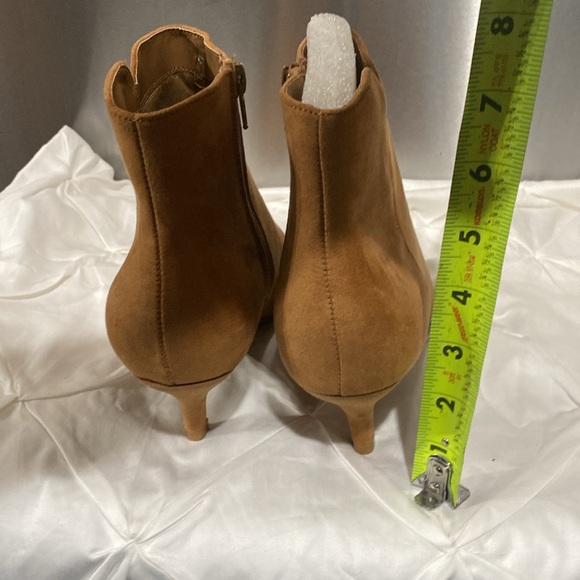 Journee Collection Isobel Inside Zip Stiletto Booties
Size 8.5 - Picture 9 of 10
